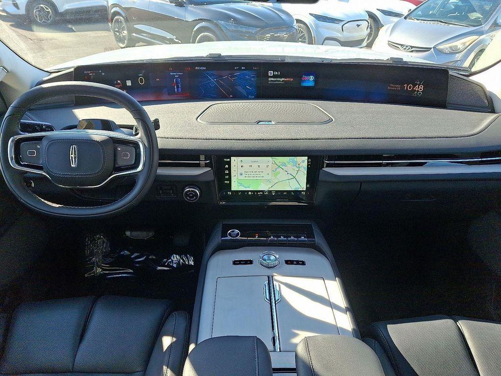 new 2025 Lincoln Navigator car, priced at $100,032