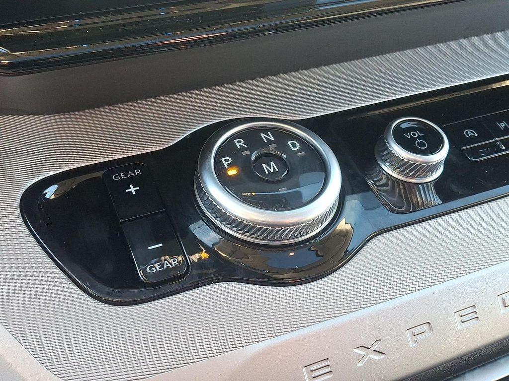 new 2025 Ford Expedition car, priced at $72,080