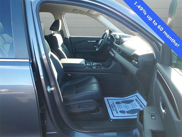 used 2025 Honda Pilot car, priced at $41,989