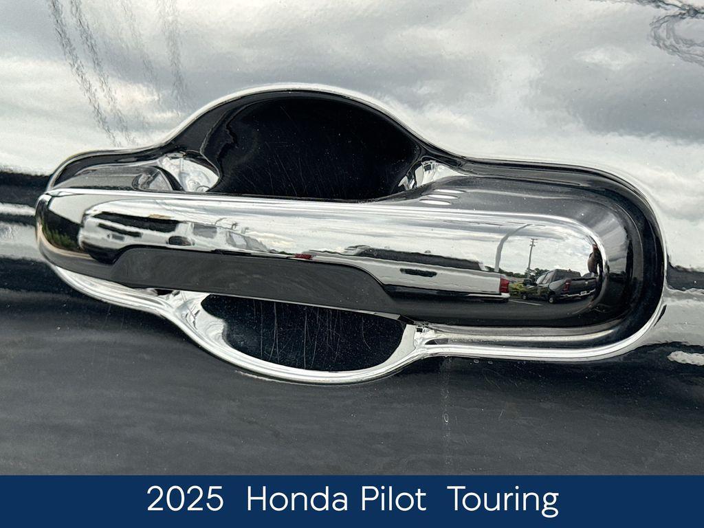 used 2025 Honda Pilot car, priced at $44,195