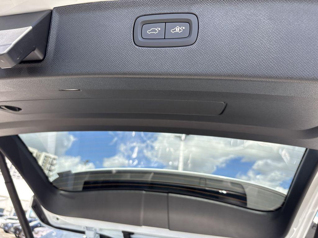 new 2026 Volvo XC90 car, priced at $62,325