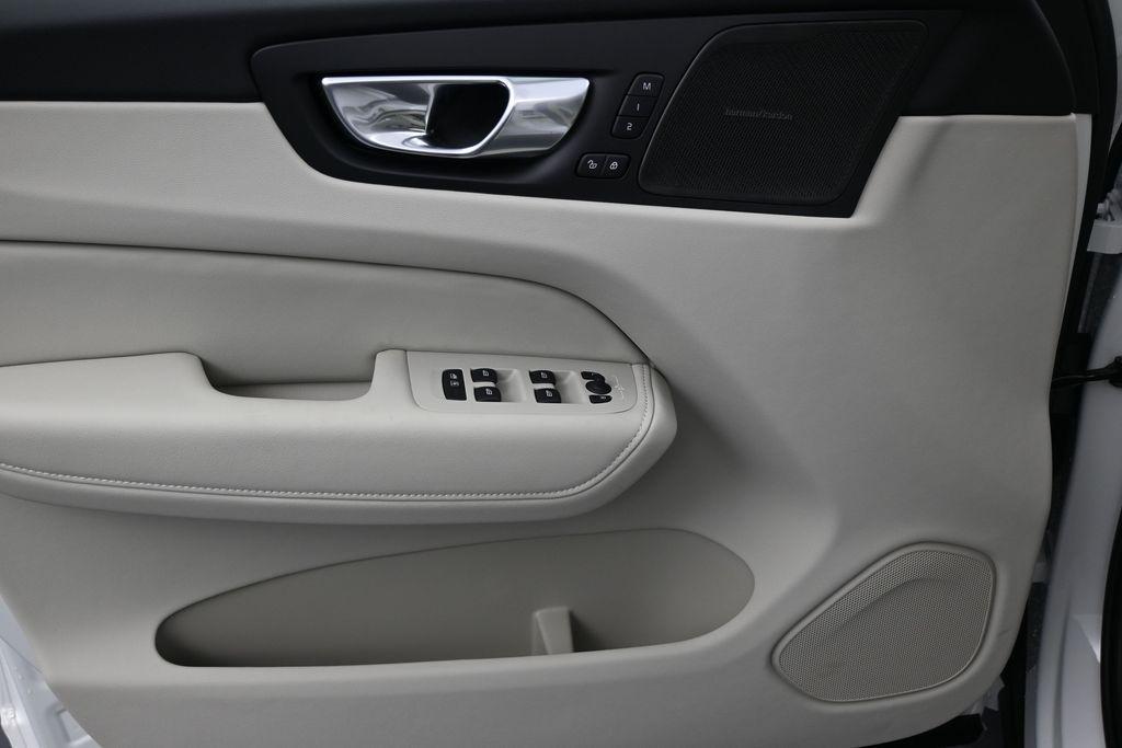 new 2026 Volvo XC60 Plug-In Hybrid car, priced at $71,235