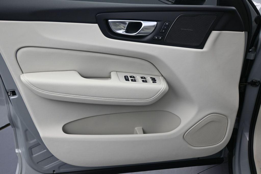 new 2026 Volvo XC60 Plug-In Hybrid car, priced at $71,235