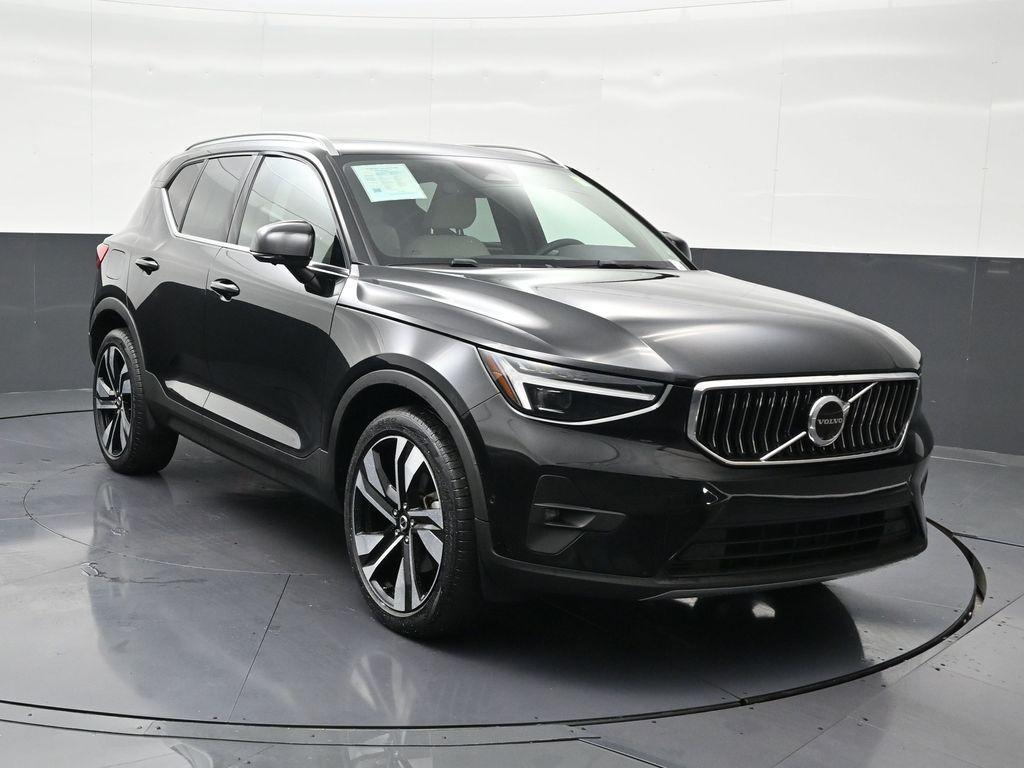 used 2023 Volvo XC40 car, priced at $25,490