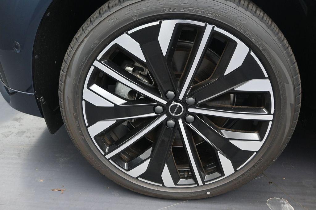 new 2026 Volvo XC60 Plug-In Hybrid car, priced at $71,235