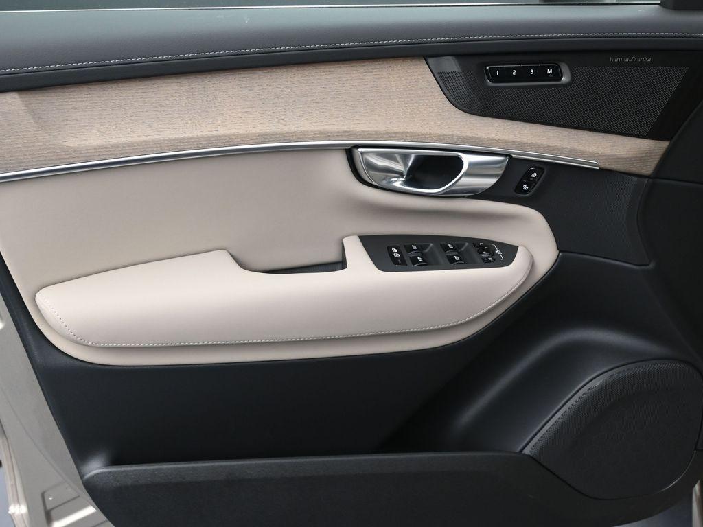 new 2026 Volvo XC90 Plug-In Hybrid car, priced at $80,125