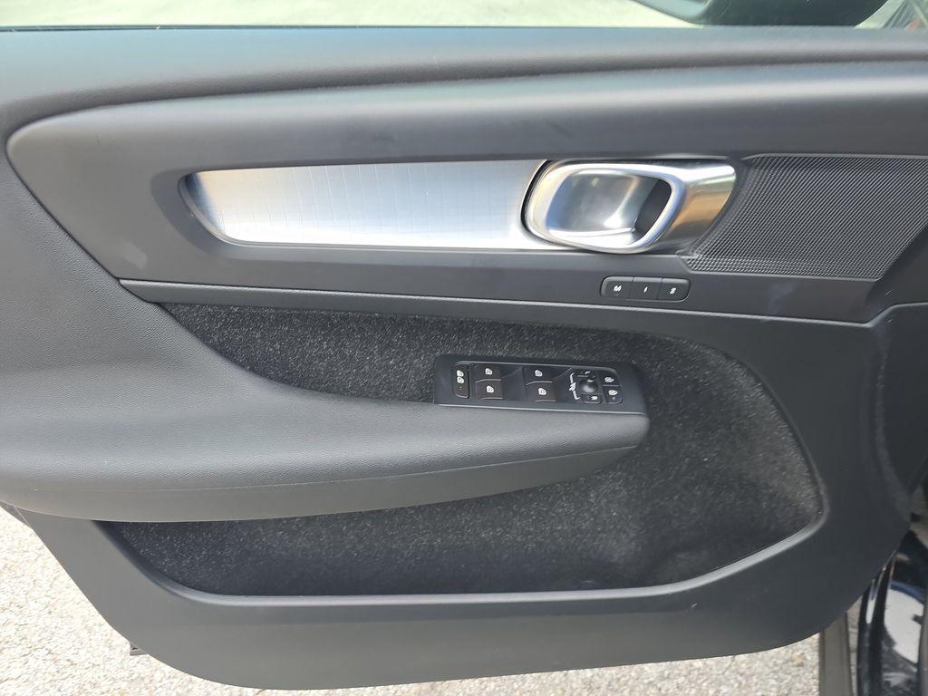 used 2019 Volvo XC40 car, priced at $18,490