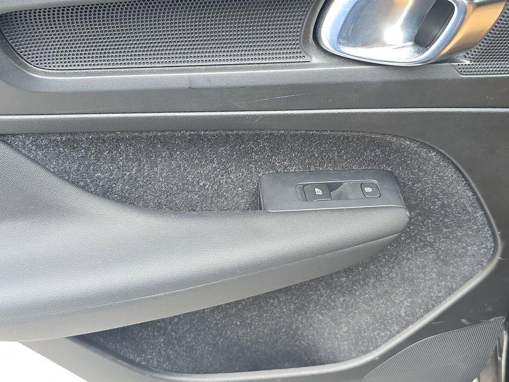 used 2019 Volvo XC40 car, priced at $18,490