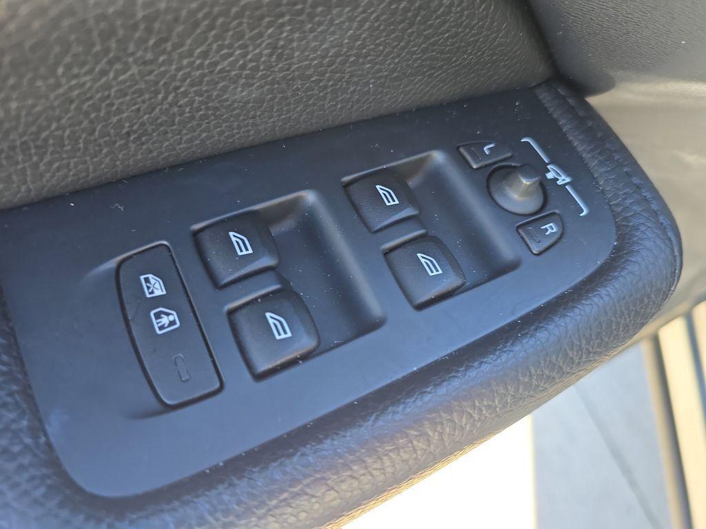 used 2019 Volvo XC60 Recharge Plug-In Hybrid car, priced at $22,990