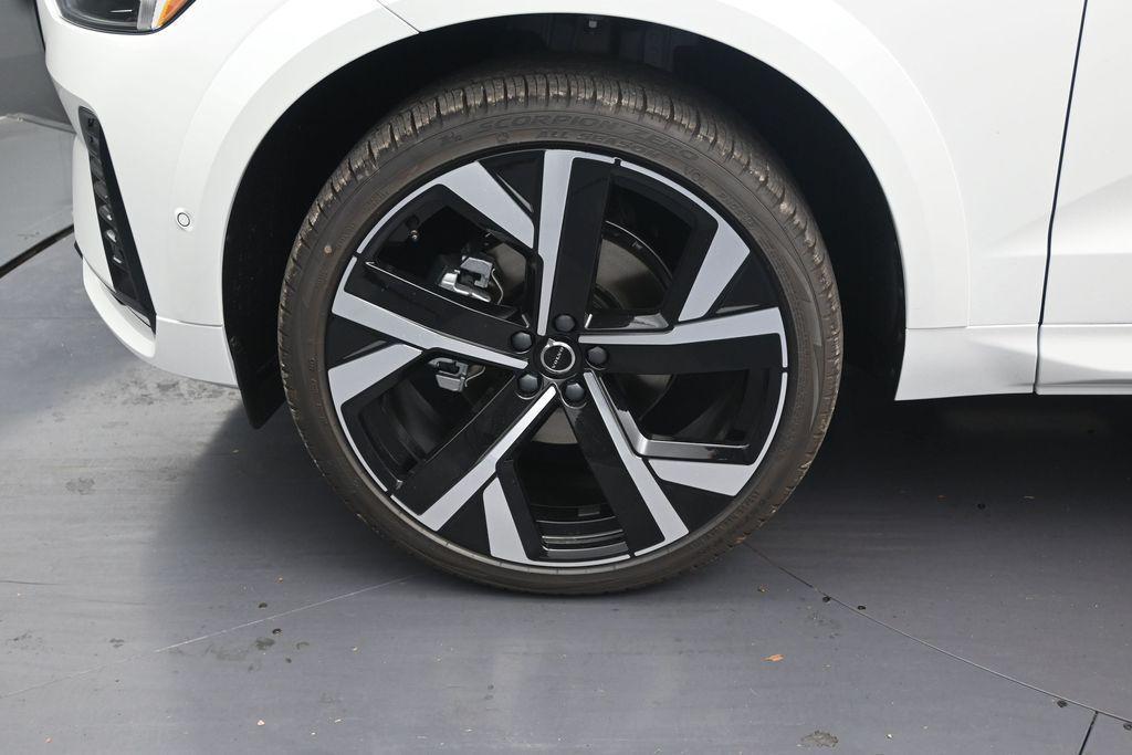 new 2026 Volvo XC60 car, priced at $61,270