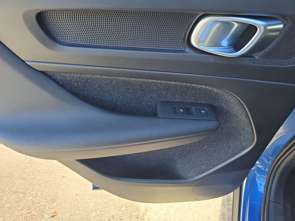 used 2020 Volvo XC40 car, priced at $22,490