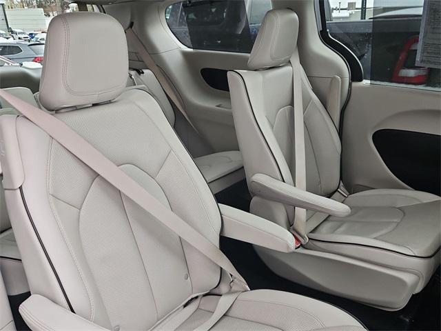 used 2021 Chrysler Pacifica Hybrid car, priced at $24,500