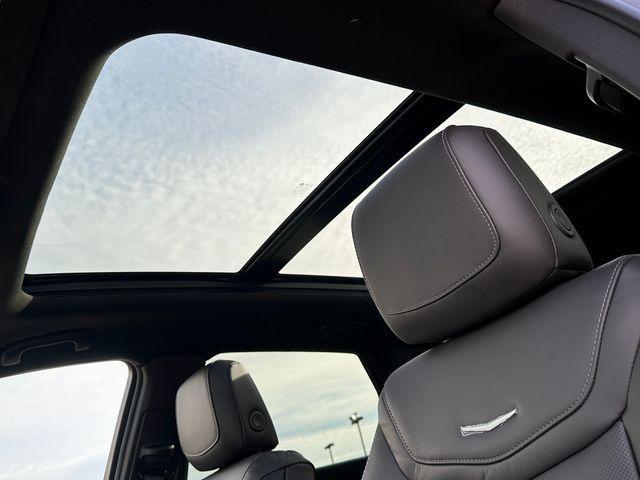 new 2025 Cadillac XT5 car, priced at $50,000