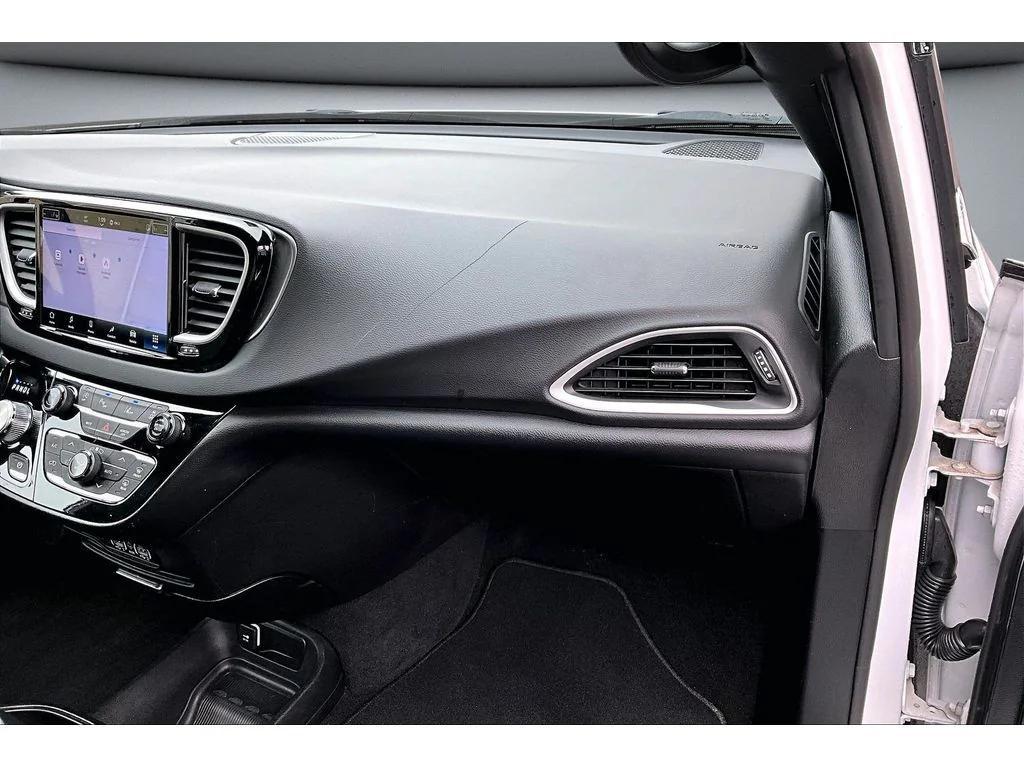 used 2025 Chrysler Pacifica car, priced at $32,866