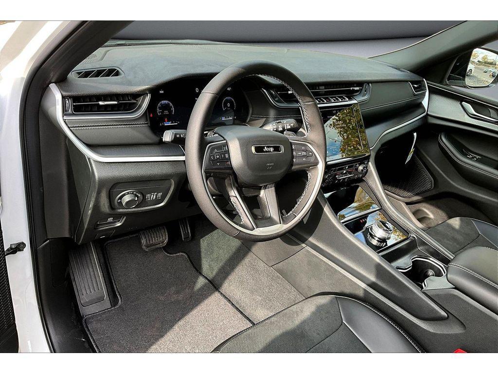 new 2025 Jeep Grand Cherokee car, priced at $49,130