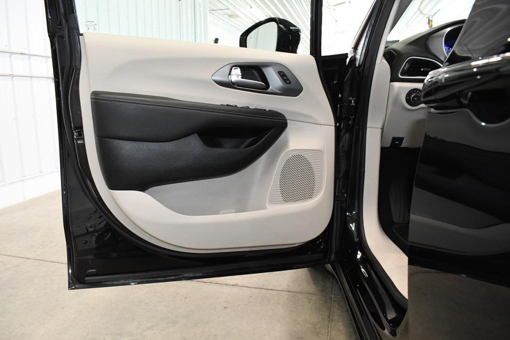 used 2024 Chrysler Pacifica car, priced at $29,490