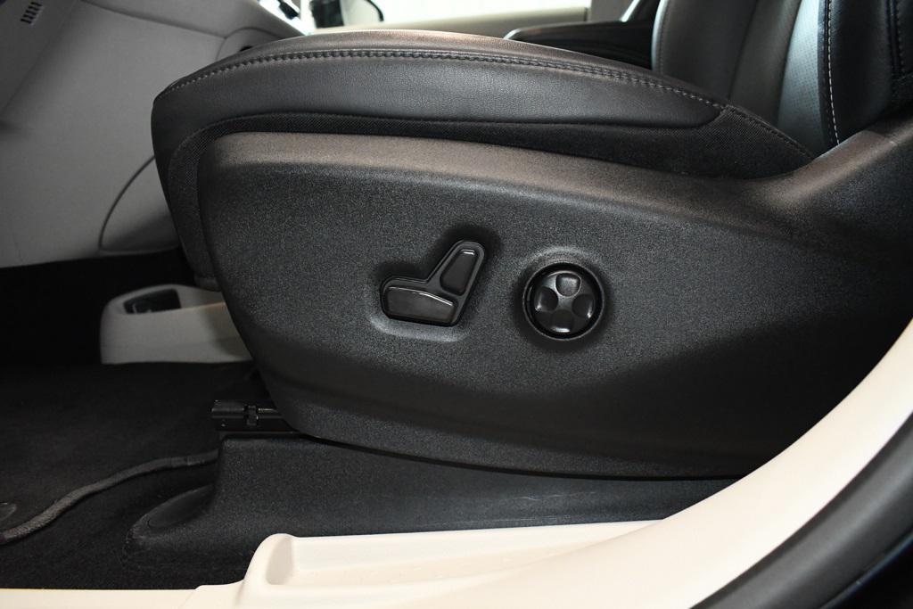 used 2024 Chrysler Pacifica car, priced at $29,490