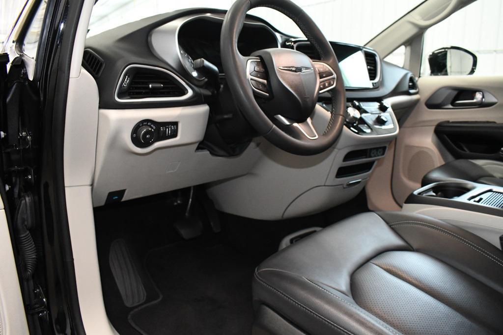 used 2024 Chrysler Pacifica car, priced at $29,490