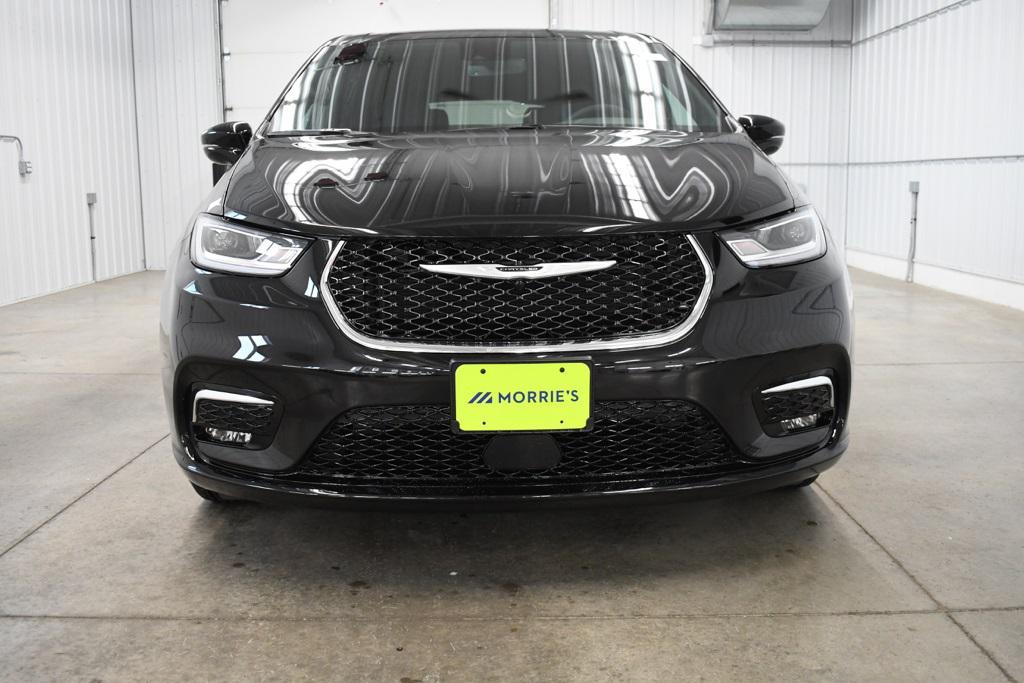 new 2026 Chrysler Pacifica car, priced at $41,656