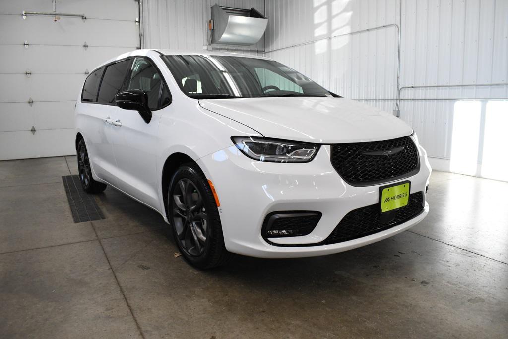 new 2026 Chrysler Pacifica car, priced at $42,712