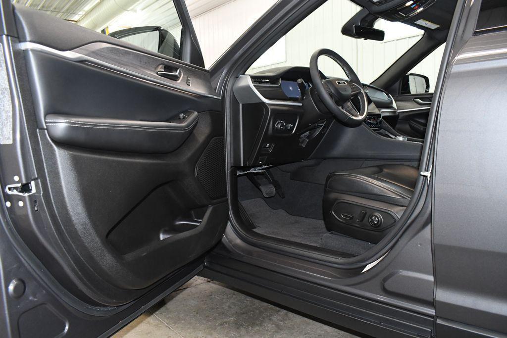 used 2025 Jeep Grand Cherokee car, priced at $40,830