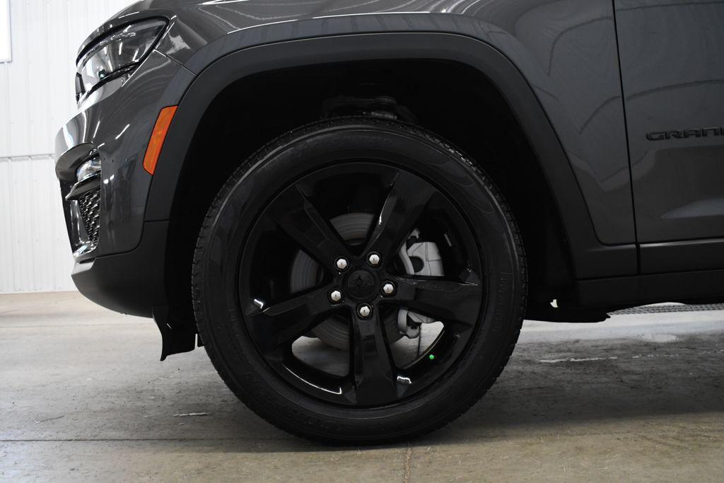 used 2025 Jeep Grand Cherokee car, priced at $40,830