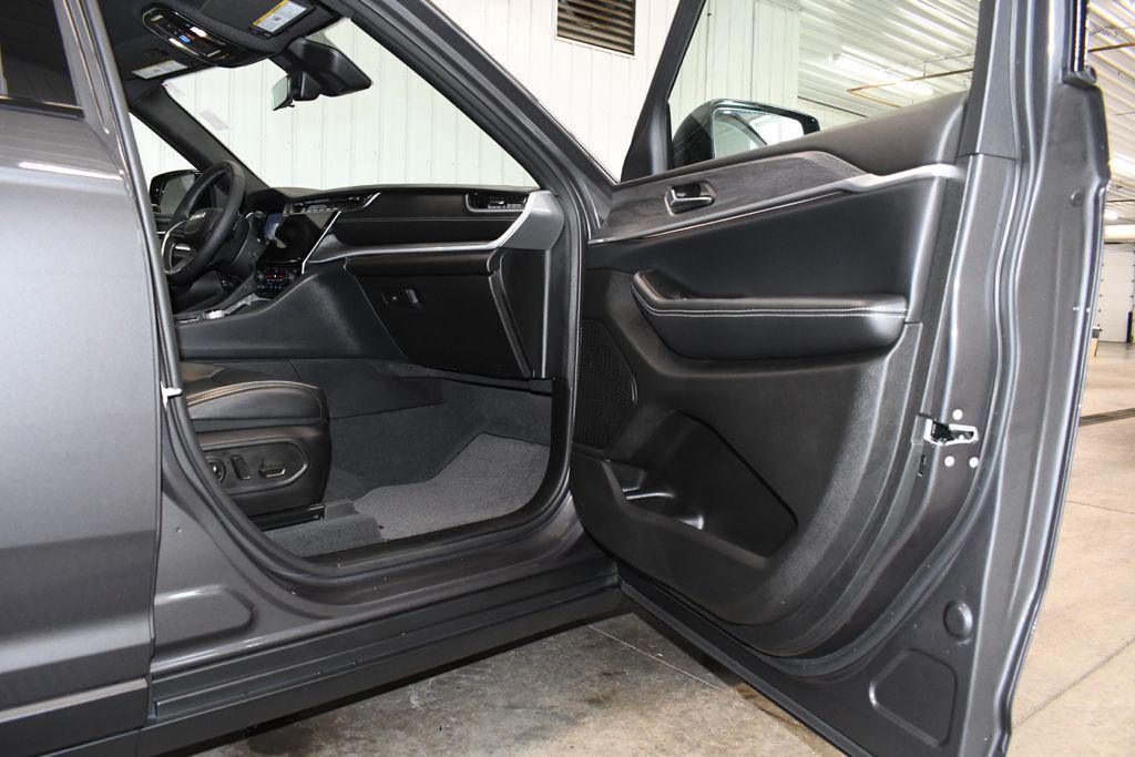 used 2025 Jeep Grand Cherokee car, priced at $40,830