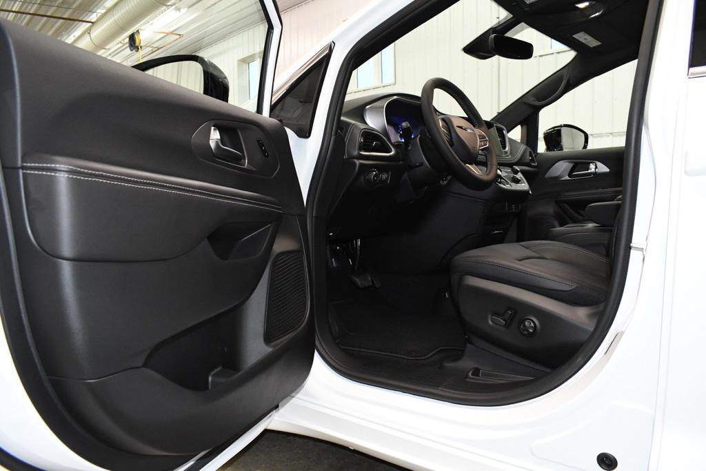 new 2026 Chrysler Pacifica car, priced at $41,364