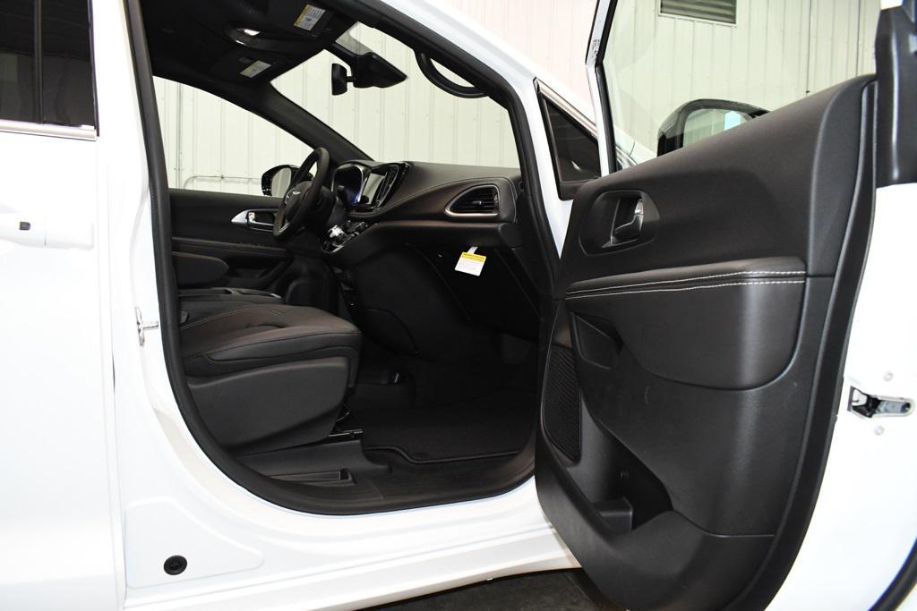 new 2026 Chrysler Pacifica car, priced at $41,364