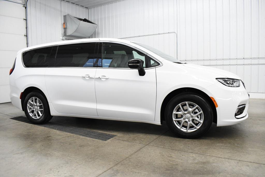 new 2026 Chrysler Pacifica car, priced at $41,364