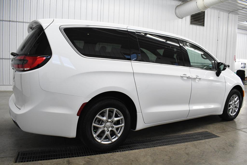 new 2026 Chrysler Pacifica car, priced at $41,364