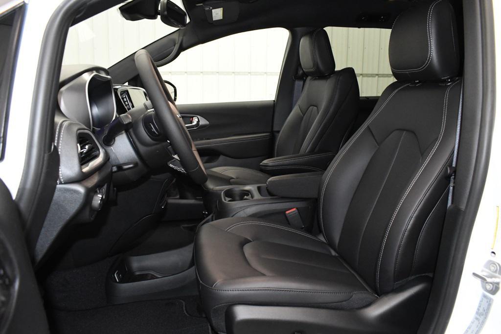 new 2026 Chrysler Pacifica car, priced at $41,364