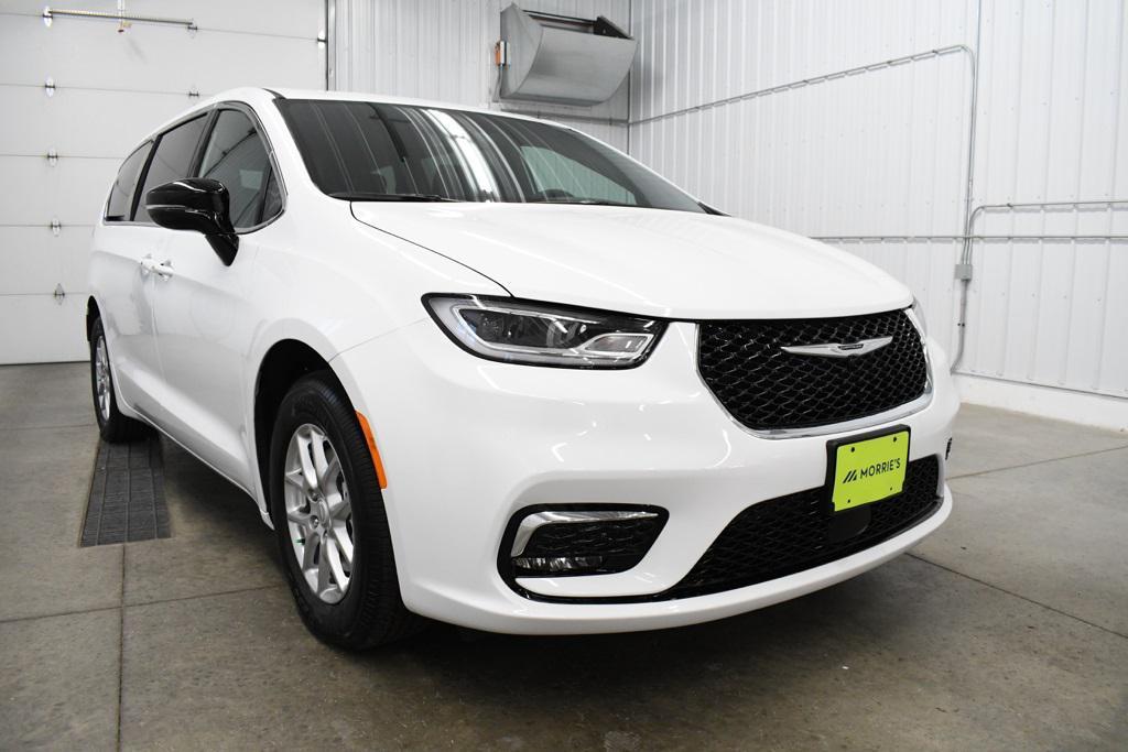 new 2026 Chrysler Pacifica car, priced at $41,364
