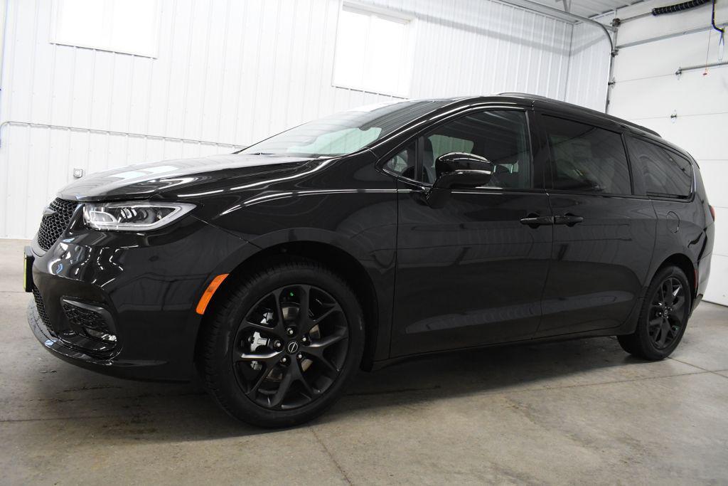 new 2026 Chrysler Pacifica car, priced at $44,615