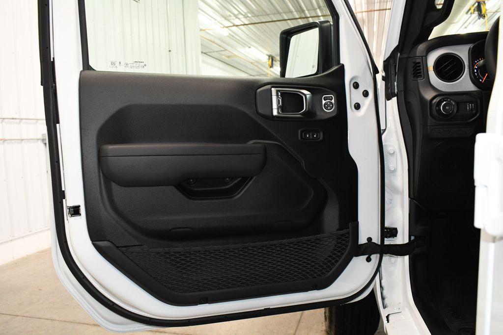 new 2026 Jeep Wrangler car, priced at $48,694