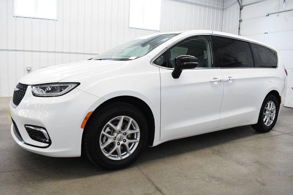 used 2024 Chrysler Pacifica car, priced at $26,790
