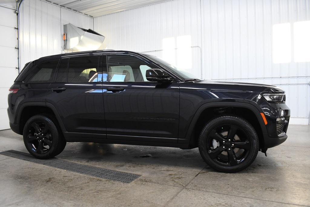 used 2024 Jeep Grand Cherokee car, priced at $35,990