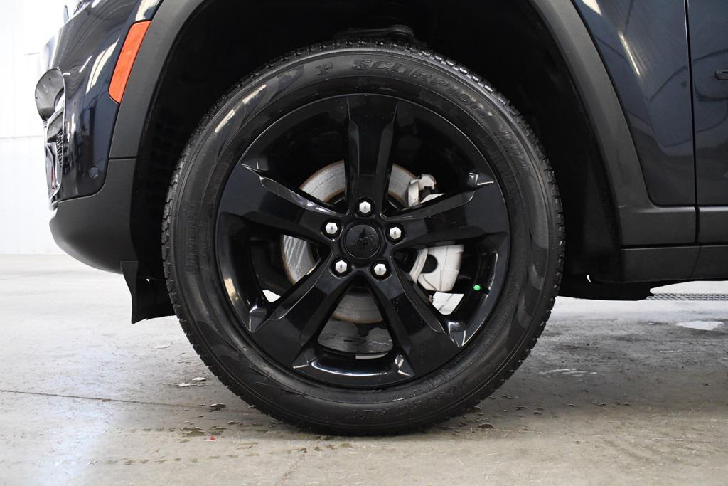 used 2024 Jeep Grand Cherokee car, priced at $35,990