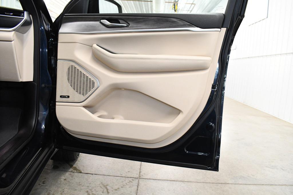 used 2024 Jeep Grand Cherokee car, priced at $35,990