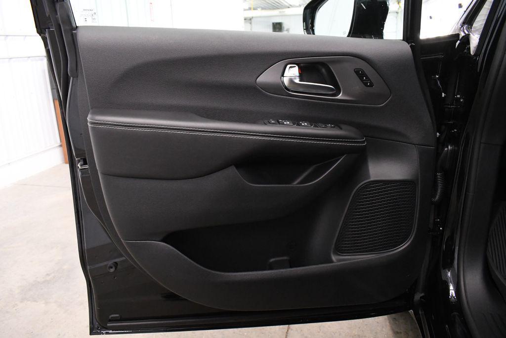 new 2026 Chrysler Pacifica car, priced at $46,755