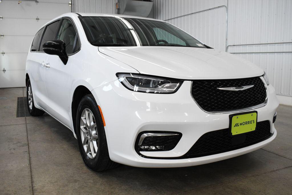 used 2024 Chrysler Pacifica car, priced at $27,280