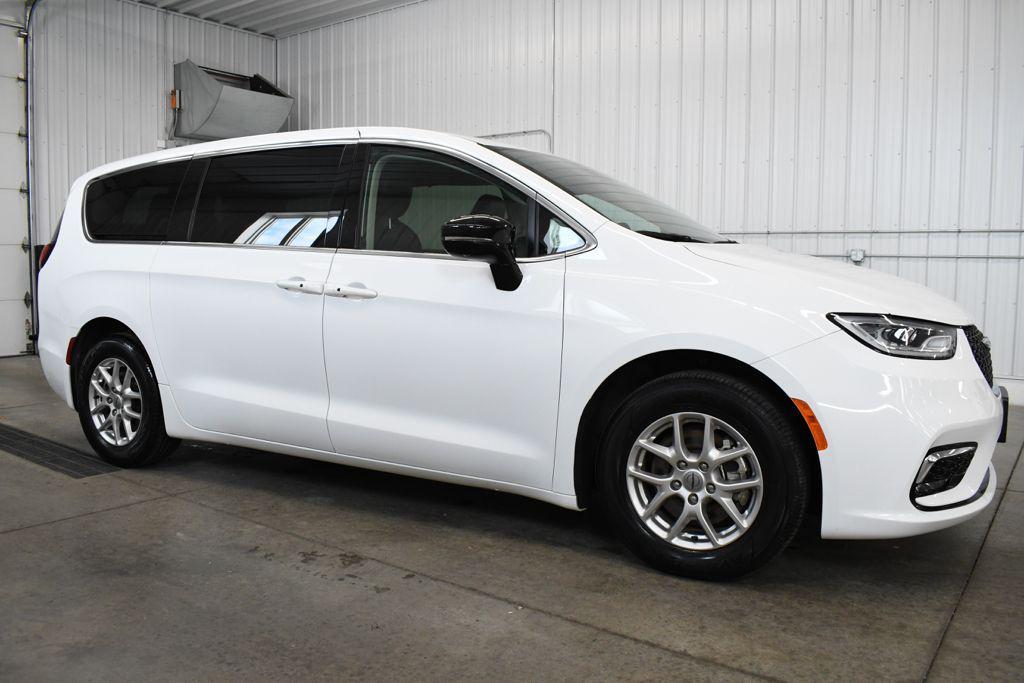 used 2024 Chrysler Pacifica car, priced at $27,280