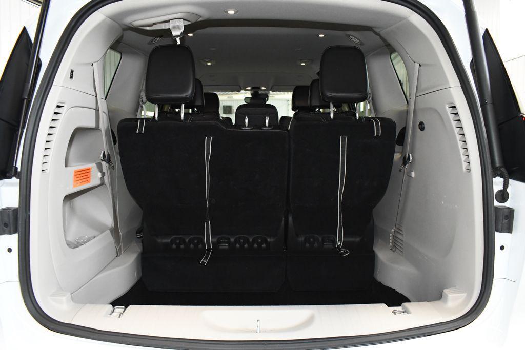 used 2024 Chrysler Pacifica car, priced at $27,280