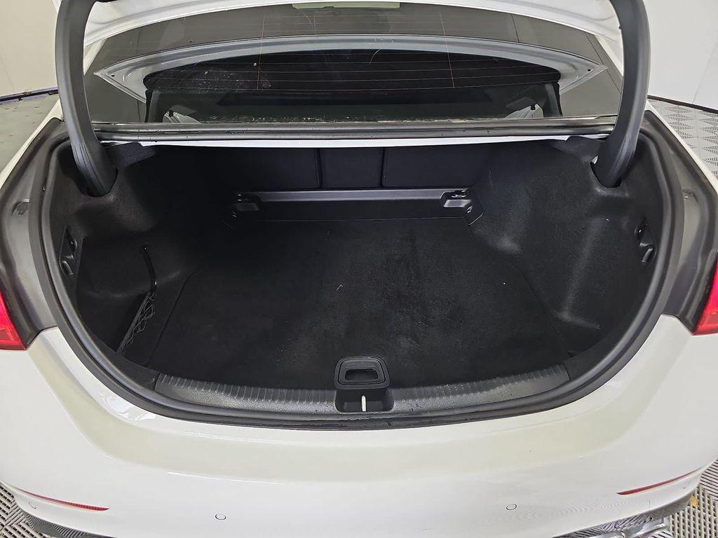Mercedes-Benz C-Class view 12