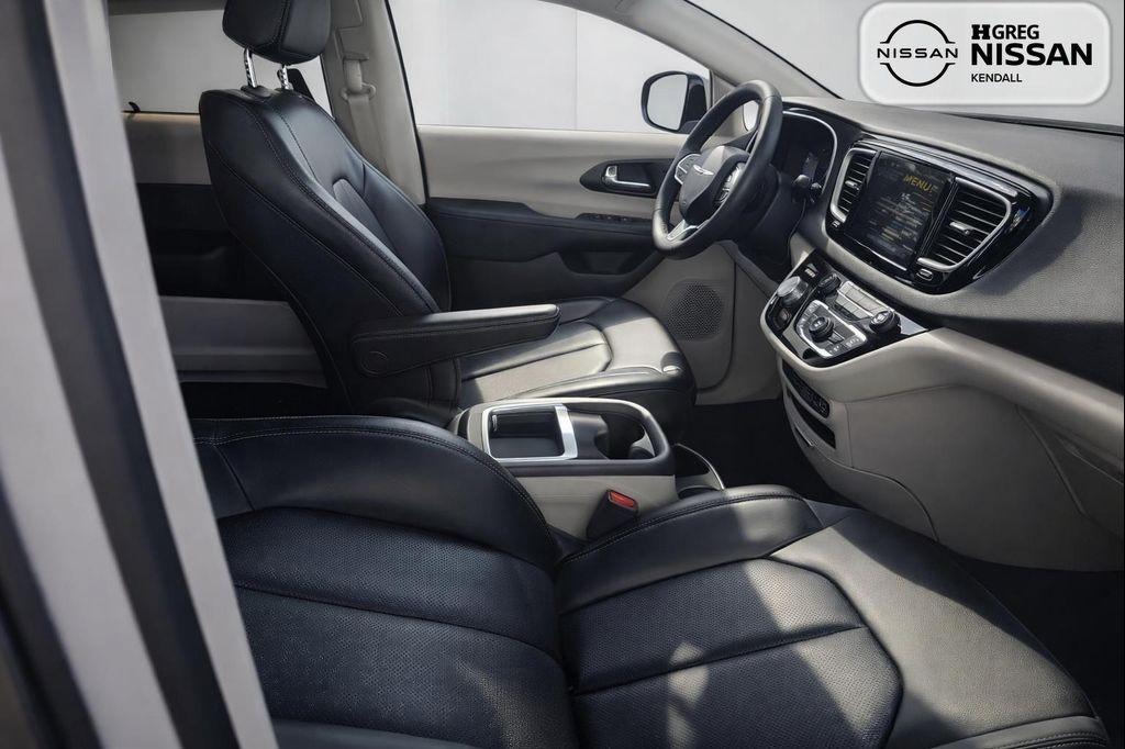 used 2023 Chrysler Pacifica car, priced at $21,298