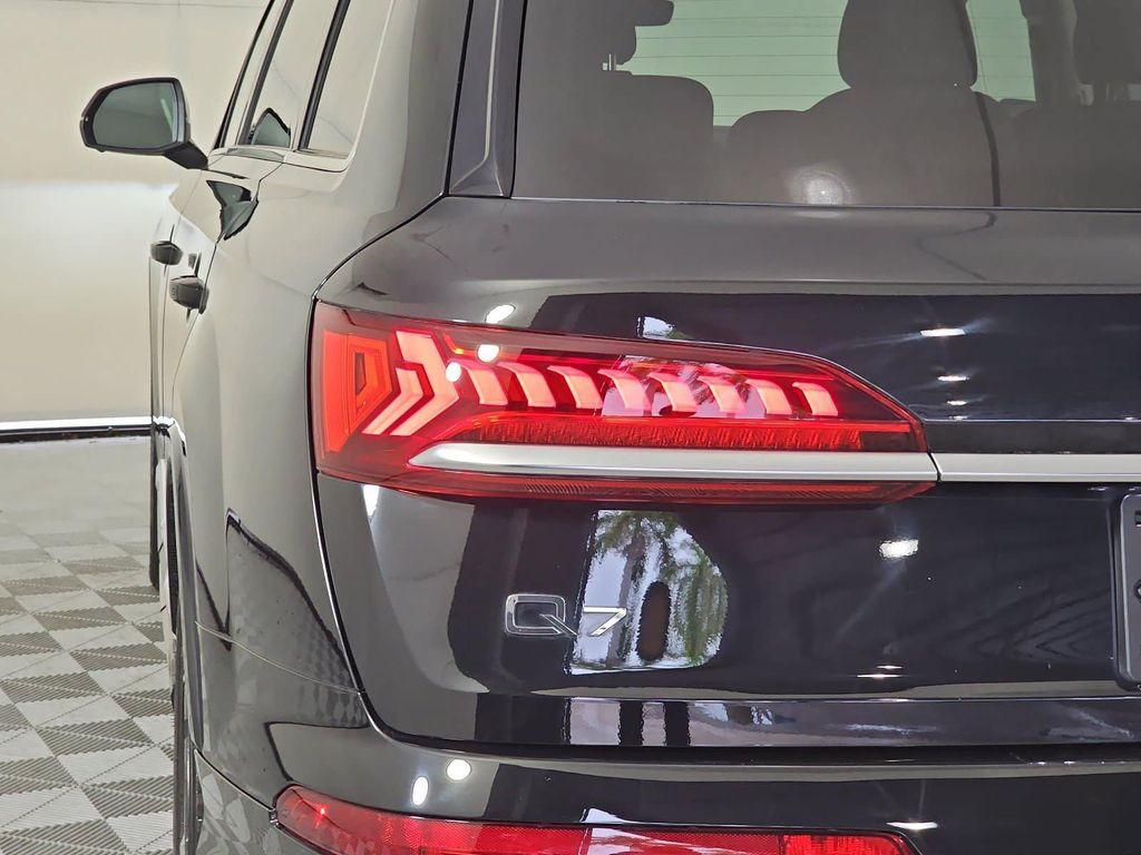 Audi Q7 view 32