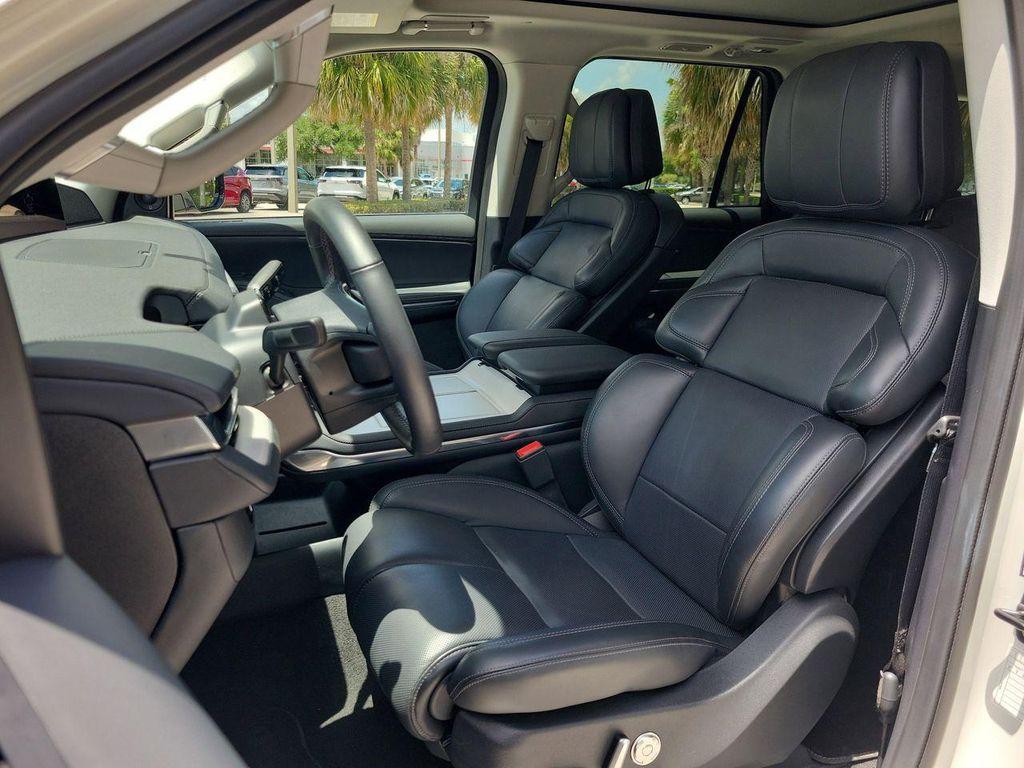 used 2026 Lincoln Navigator car, priced at $89,495