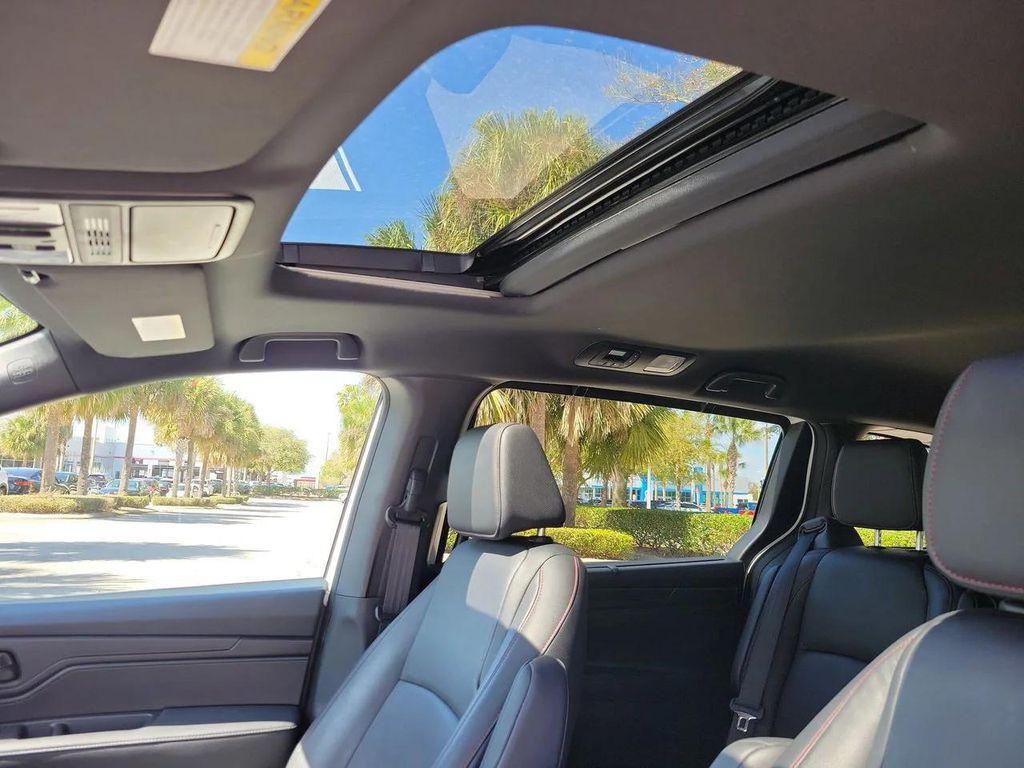 used 2025 Honda Odyssey car, priced at $35,895