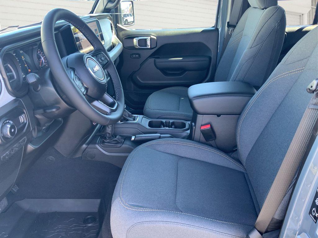 new 2025 Jeep Wrangler car, priced at $47,775