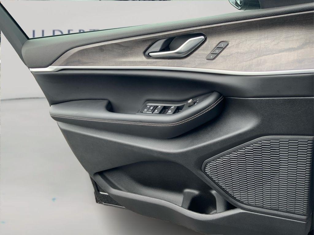 new 2025 Jeep Grand Cherokee car, priced at $43,715